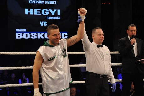 Profi ökölvívás - Márton, Hegyi és Kiliti is kiütéssel győzött a teltházas fehérvári gálán